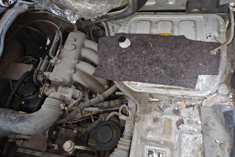 Used Jinbei Hiace 2011 2.0L 5th Generation Kuaiyunwang Comfort Z-Type 4G19 Engine Bay Left