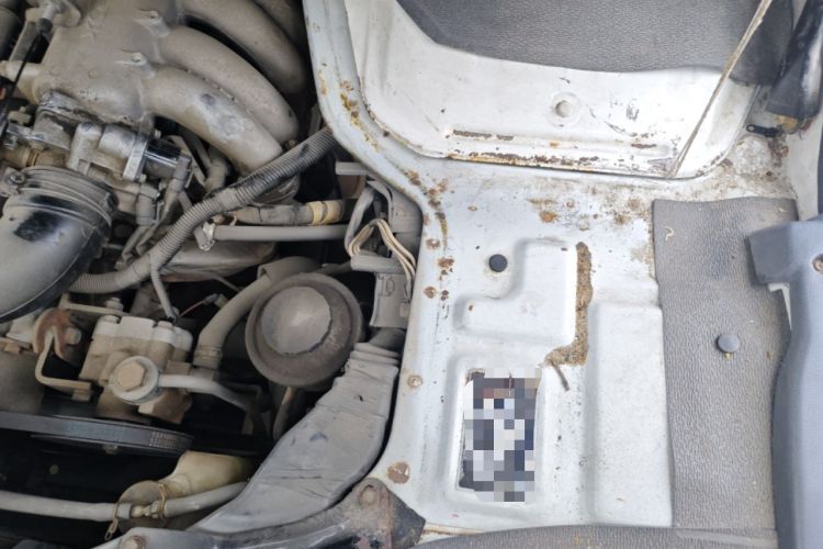Used Jinbei Hiace 2011 2.0L 5th Generation Kuaiyunwang Standard Version 4G19 Engine Bay Left