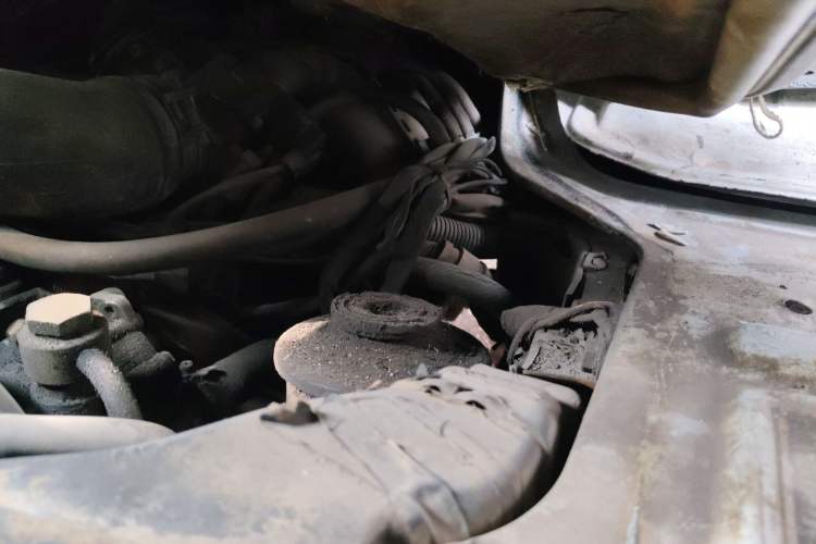 Used Jinbei Hiace 2011 2.0L 5th Generation Kuaiyunwang Comfort Type K 4G19 Engine Bay Left