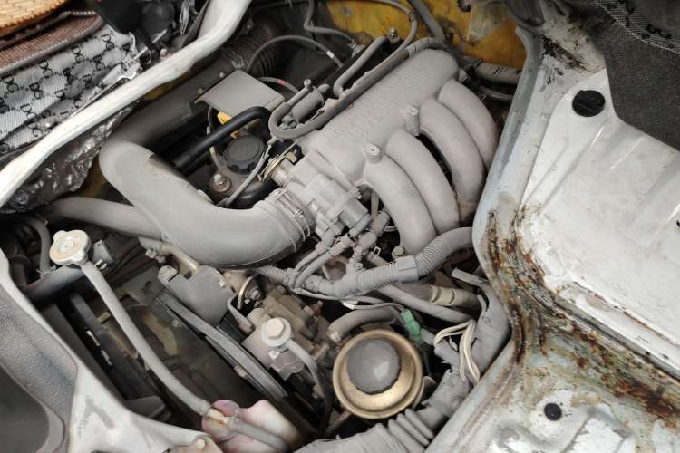 Used Jinbei Hiace 2011 2.0L 5th Generation Kuaiyunwang Standard Version 4G20B Engine Bay