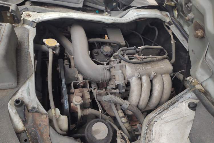 Used Jinbei Hiace 2011 2.0L 5th Generation Kuaiyunwang Standard Version 4G19 Engine Bay