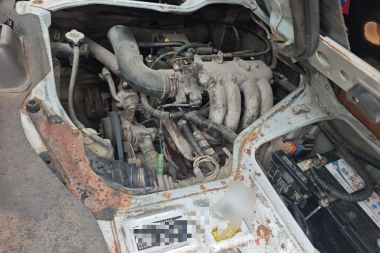 Used Jinbei Hiace 2011 2.0L 5th Generation Kuaiyunwang Standard Version 4G19 Engine Bay