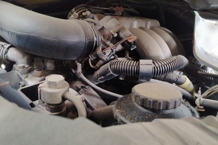 Used Jinbei Hiace 2011 2.0L 5th Generation Xiangyun Comfort Version 4G20D4B Engine Bay