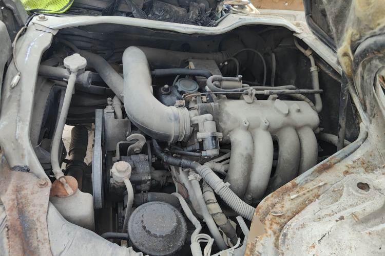 Used Jinbei Hiace 2011 2.0L 5th Generation Kuaiyunwang Standard Version 4G19 Engine Bay