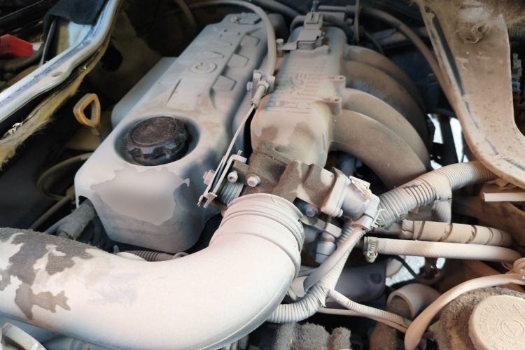Used Jinbei Hiace 2011 2.0L Sixth-Generation Classic Standard 4G20D4B Engine Bay