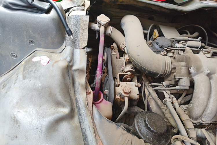 Used Jinbei Hiace 2011 2.0L 5th Generation Kuaiyunwang Standard Version 4G20B Engine Bay Right