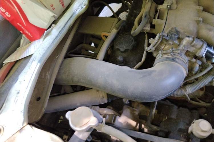 Used Jinbei Hiace 2011 2.0L 5th Generation Kuaiyunwang Comfort Type K 4G19 Engine Bay Right