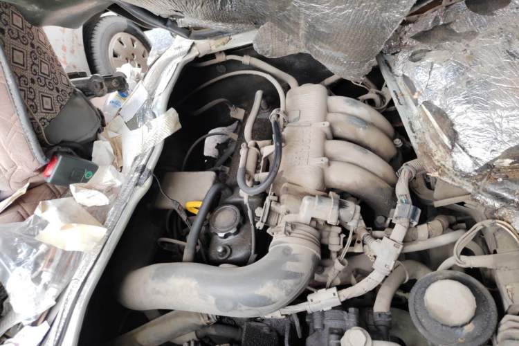 Used Jinbei Hiace 2011 2.0L 5th Generation Kuaiyunwang Comfort Z-Type 4G19 Engine Bay Right