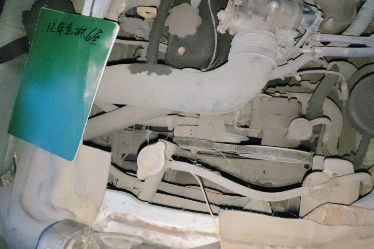 Used Jinbei Hiace 2011 2.0L 5th Generation Kuaiyunwang Standard Version 4G19 Engine Bay Right
