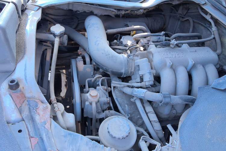 Used Jinbei Hiace 2011 2.0L 5th Generation Kuaiyunwang Standard Version 4G20B Engine Bay Right