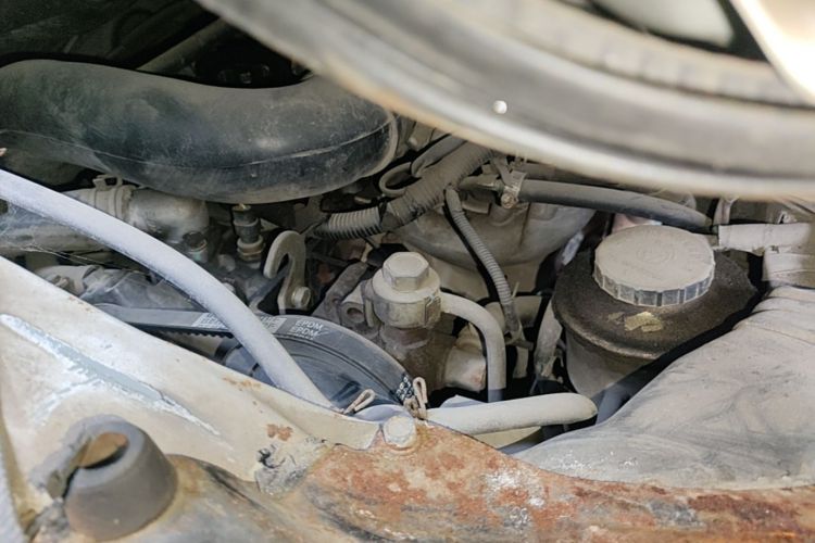 Used Jinbei Hiace 2011 2.0L 5th Generation Kuaiyunwang Standard Version 4G19 Engine Bay Right