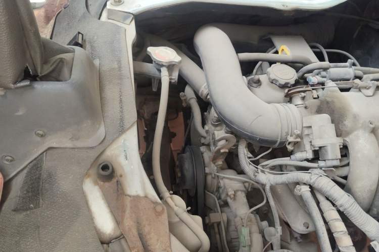 Used Jinbei Hiace 2011 2.0L 5th Generation Kuaiyunwang Standard Version 4G19 Engine Bay Right