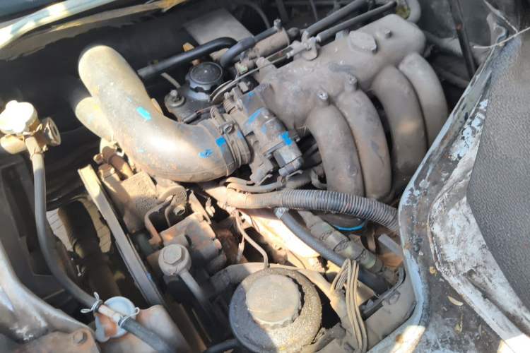 Used Jinbei Hiace 2011 2.0L 5th Generation Kuaiyunwang Standard Version 4G19 Engine Bay Right