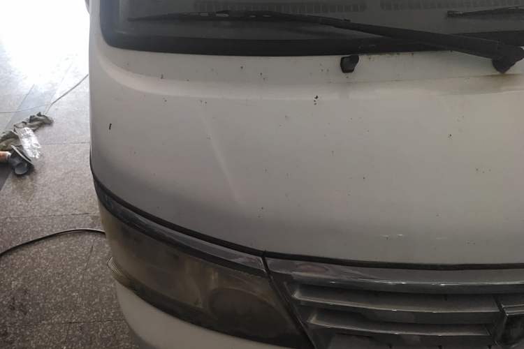 Used Jinbei Hiace 2011 2.0L 5th Generation Kuaiyunwang Luxury Edition 4G19 Engine Bay Right