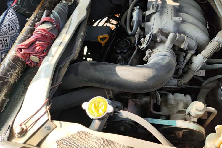 Used Jinbei Hiace 2011 2.0L 5th Generation Kuaiyunwang Standard Version 4G20B Engine Bay Right