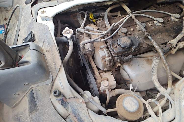 Used Jinbei Hiace 2011 2.0L 5th Generation Xiangyun Comfort Version 4G20D4B Engine Bay Right