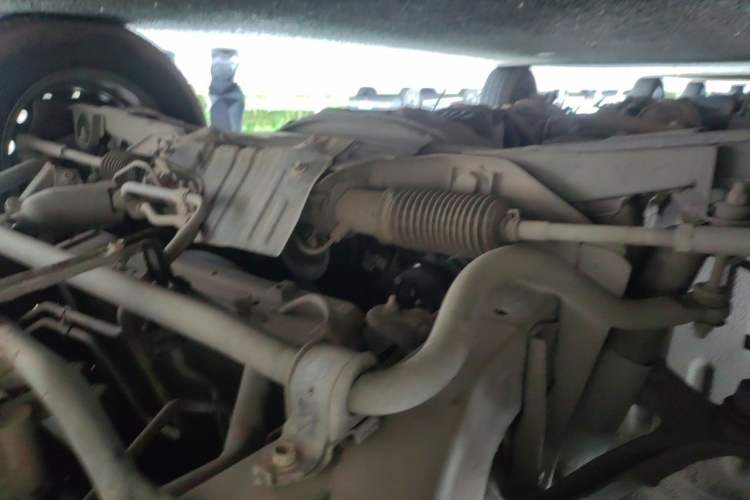 Used Jinbei Hiace 2011 2.0L Sixth-Generation Classic Standard 4G20D4B Engine Bay Right