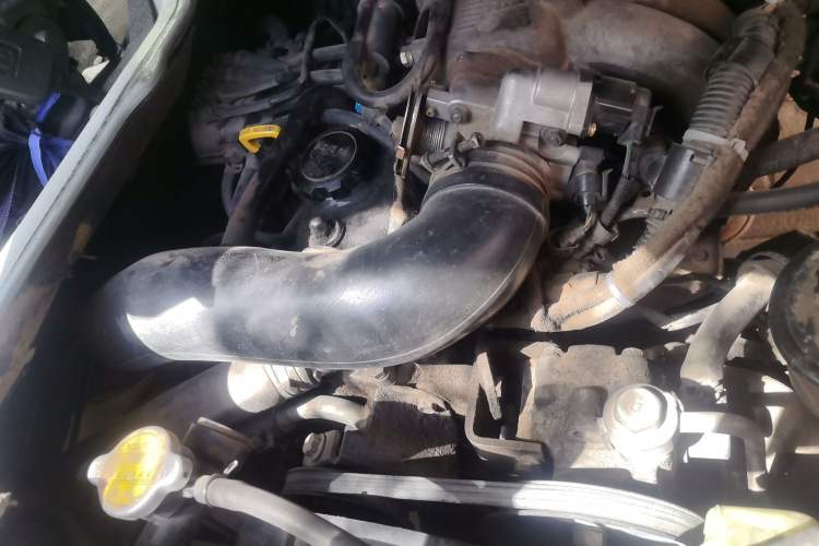 Used Jinbei Hiace 2011 2.0L 5th Generation Kuaiyunwang Comfort Z-Type 4G20B Engine Bay Right