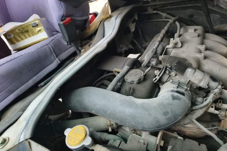Used Jinbei Hiace 2011 2.0L Fifth-Generation Kuaiyunwang Standard Version 4G21B Engine Bay Right