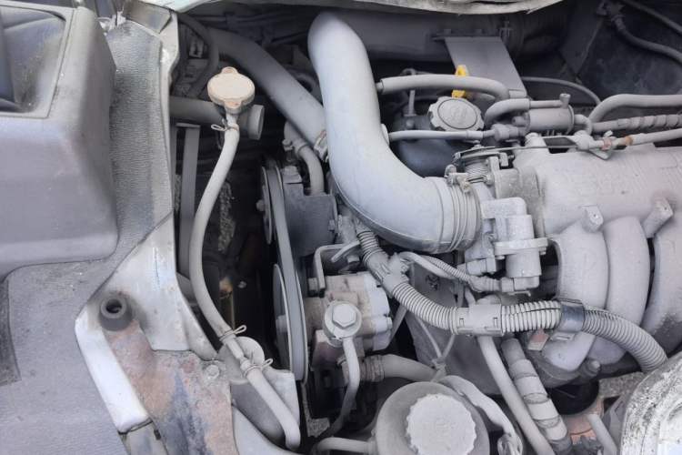 Used Jinbei Hiace 2011 2.0L 5th Generation Kuaiyunwang Comfort Z-Type 4G20B Engine Bay Right