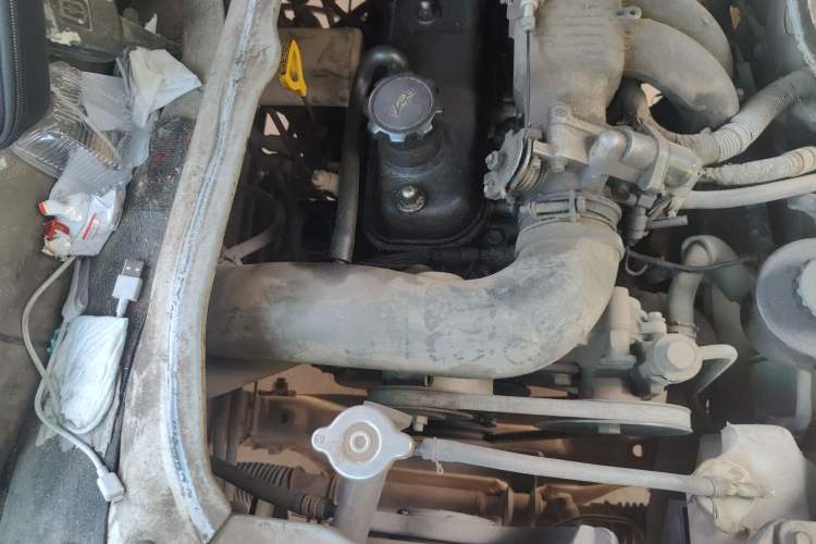 Used Jinbei Hiace 2011 2.0L 5th Generation Kuaiyunwang Comfort Type K 4G19 Engine Bay Right