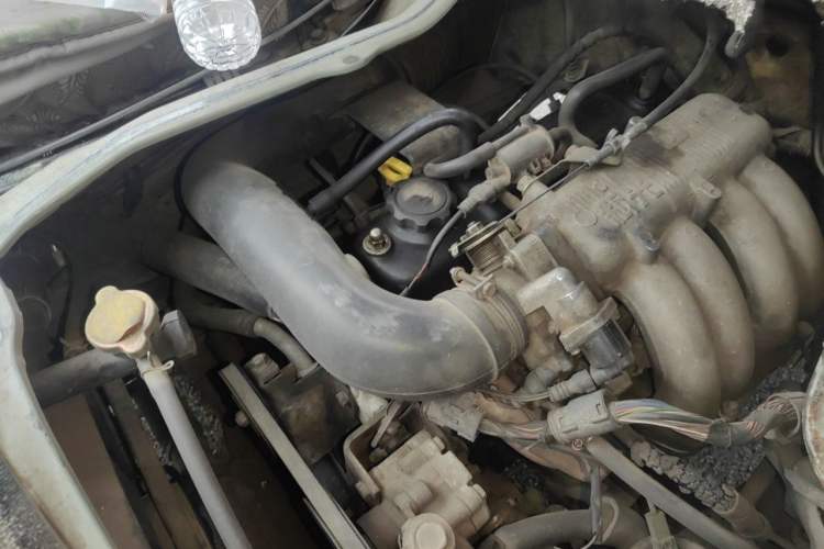 Used Jinbei Hiace 2011 2.0L 5th Generation Kuaiyunwang Standard Version 4G20B Engine Bay Right