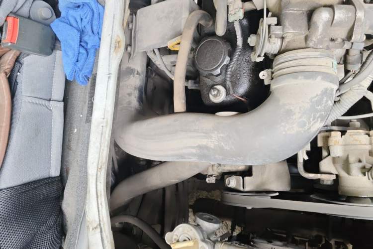 Used Jinbei Hiace 2011 2.0L 5th Generation Kuaiyunwang Standard Version 4G19 Engine Bay Right