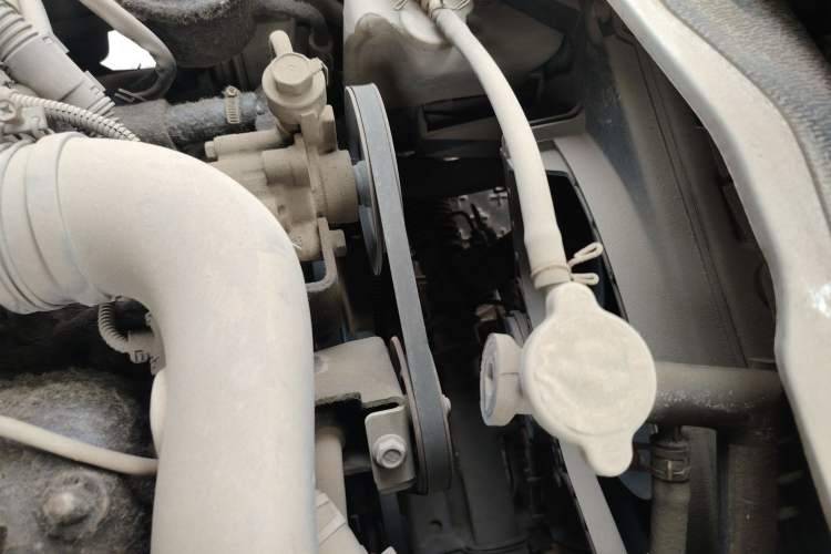 Used Jinbei Hiace 2011 2.0L 5th Generation Kuaiyunwang Luxury Version 4G20B Engine Bay Right