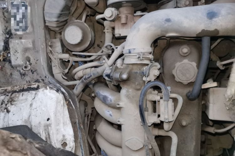 Used Jinbei Hiace 2011 2.0L 5th Generation Kuaiyunwang Luxury Edition 4G19 Engine Bay Right