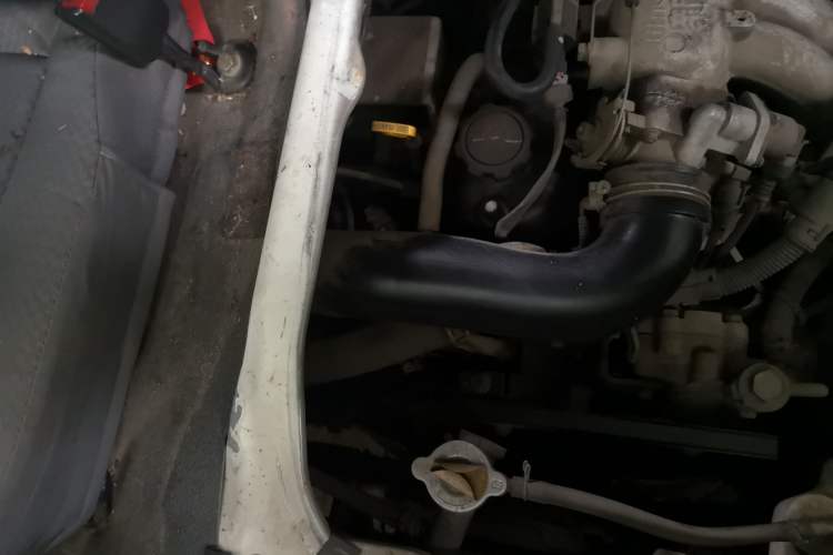 Used Jinbei Hiace 2011 2.0L 5th Generation Kuaiyunwang Luxury Version 4G20B Engine Bay Right