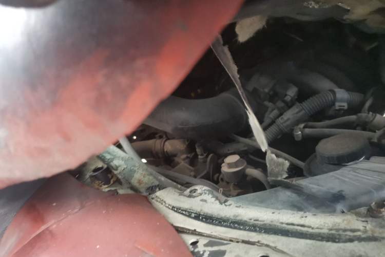 Used Jinbei Hiace 2011 2.0L 5th Generation Kuaiyunwang Standard Version 4G19 Engine Bay Right
