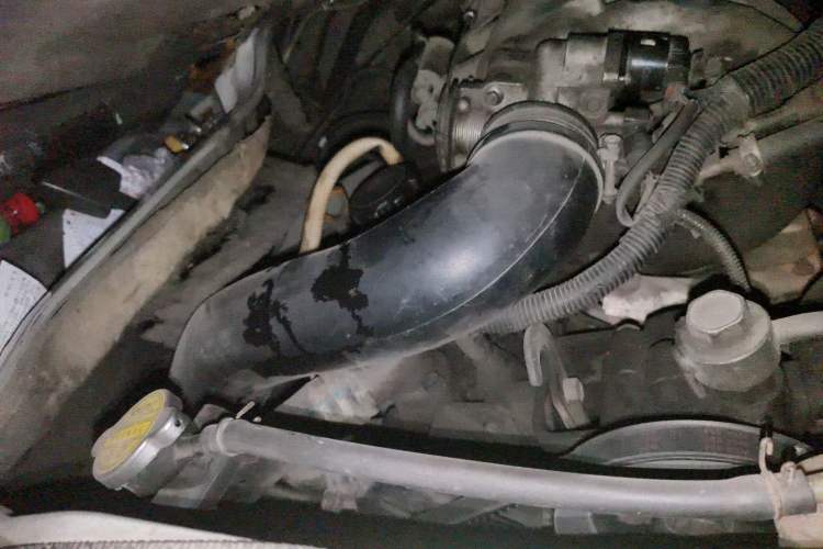 Used Jinbei Hiace 2011 2.0L Fifth-Generation Kuaiyun Classic V19 Engine Bay Right
