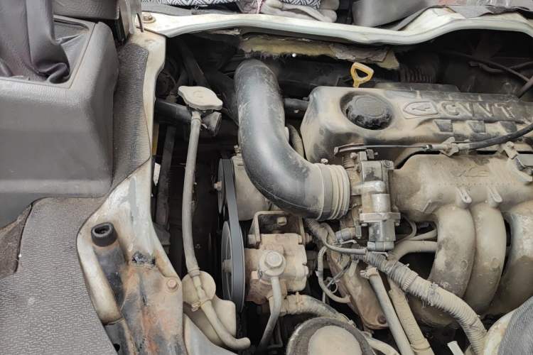 Used Jinbei Hiace 2011 2.0L Fifth-Generation Express Luxury V19 Engine Bay Right