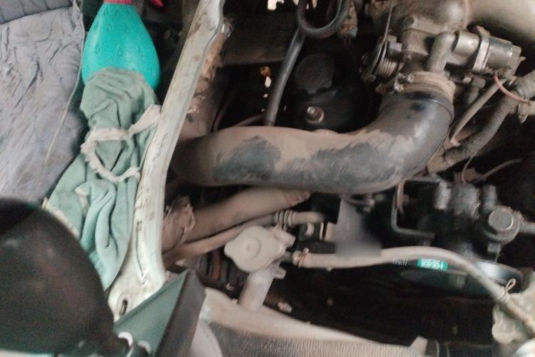 Used Jinbei Hiace 2011 2.0L 5th Generation Kuaiyunwang Standard Version 4G19 Engine Bay Right