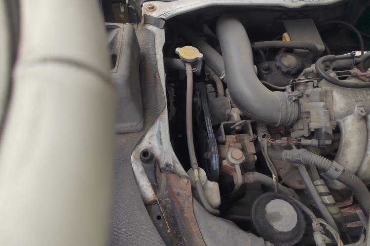 Used Jinbei Hiace 2011 2.0L 5th Generation Kuaiyunwang Standard Version 4G19 Engine Bay Right
