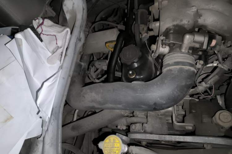 Used Jinbei Hiace 2011 2.0L 5th Generation Kuaiyunwang Standard Version 4G19 Engine Bay Right