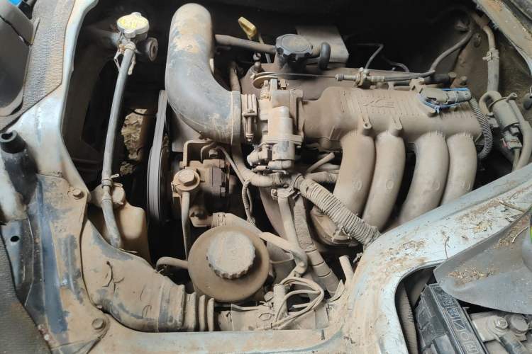 Used Jinbei Hiace 2011 2.0L 5th Generation Power King Comfort Version 4G20D4B Engine Bay Right