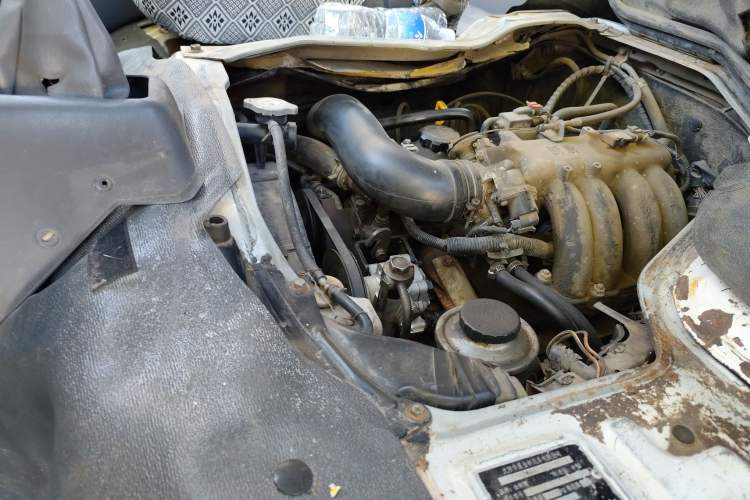 Used Jinbei Hiace 2011 2.0L Fifth-Generation Kuaiyunwang Standard Version 4G21B Engine Bay Right