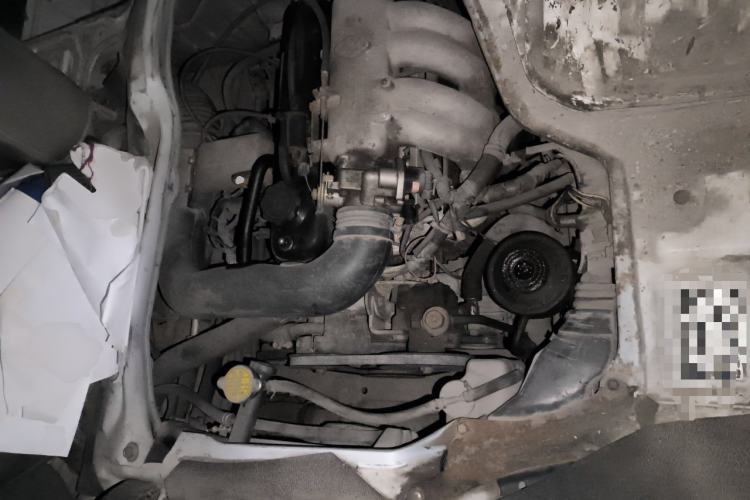 Used Jinbei Hiace 2011 2.0L 5th Generation Kuaiyunwang Standard Version 4G19 Engine Bay