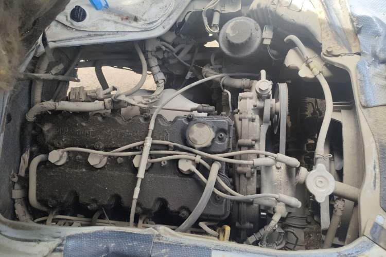 Used Jinbei Hiace 2011 2.2L 5th Generation Power King Deluxe Version 4G22D4B Engine Bay