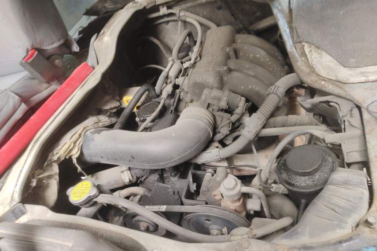 Used Jinbei Hiace 2011 2.0L 5th Generation Kuaiyunwang Standard Version 4G20B Engine Bay