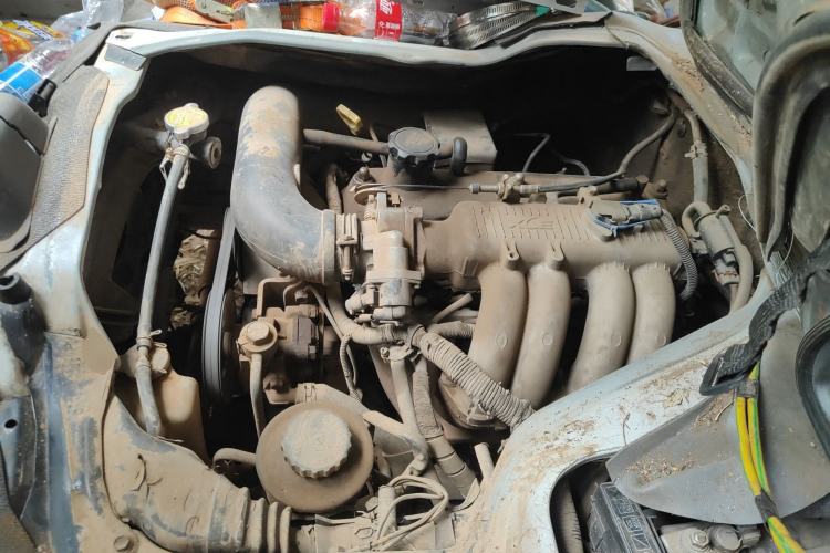 Used Jinbei Hiace 2011 2.0L 5th Generation Power King Comfort Version 4G20D4B Engine Bay