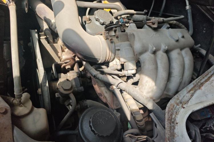Used Jinbei Hiace 2011 2.0L 5th Generation Kuaiyunwang Standard Version 4G19 Engine Bay