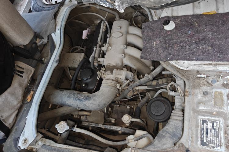 Used Jinbei Hiace 2011 2.0L 5th Generation Kuaiyunwang Comfort Z-Type 4G19 Engine Bay