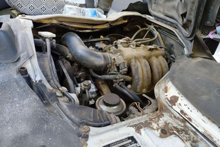 Used Jinbei Hiace 2011 2.0L Fifth-Generation Kuaiyunwang Standard Version 4G21B Engine Bay