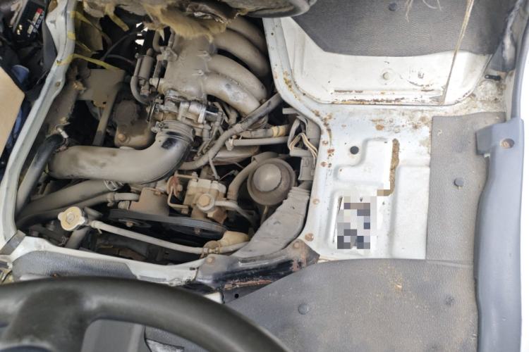 Used Jinbei Hiace 2011 2.0L 5th Generation Kuaiyunwang Standard Version 4G19 Engine Bay