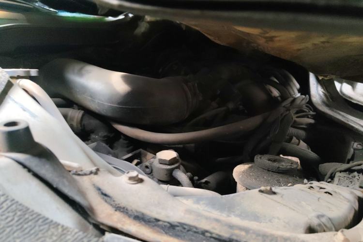 Used Jinbei Hiace 2011 2.0L 5th Generation Kuaiyunwang Comfort Type K 4G19 Engine Bay