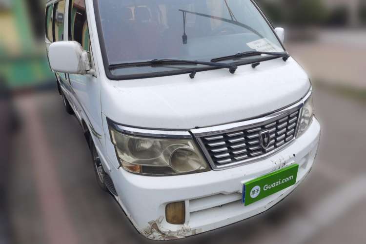 Used Jinbei Hiace 2011 2.0L 5th Generation Kuaiyunwang Comfort Type K 4G19 Front Right 45 Deg