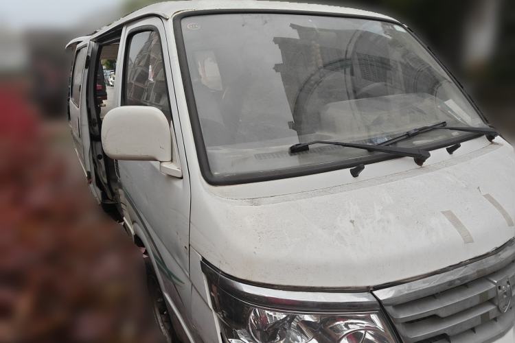 Used Jinbei Hiace 2011 2.0L 5th Generation Kuaiyunwang Comfort Z-Type 4G19 Front Right 45 Deg