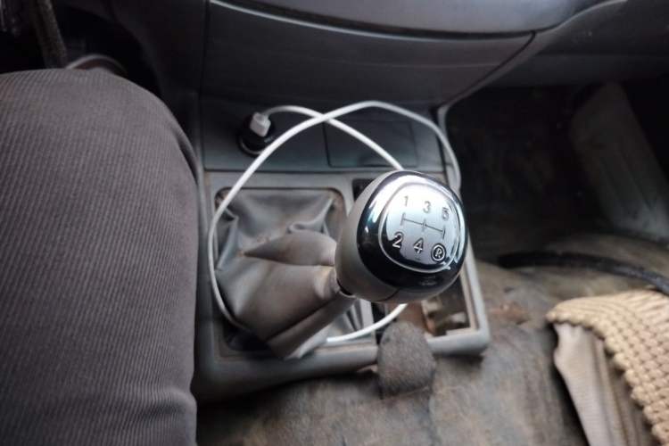 Used Jinbei Hiace 2011 2.0L 5th Generation Kuaiyunwang Standard Version 4G19 Gear Lever